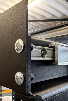HEAVY-DUTY PULL OUT-FRAME VOOR TECHNISCHE INSTALLATIES